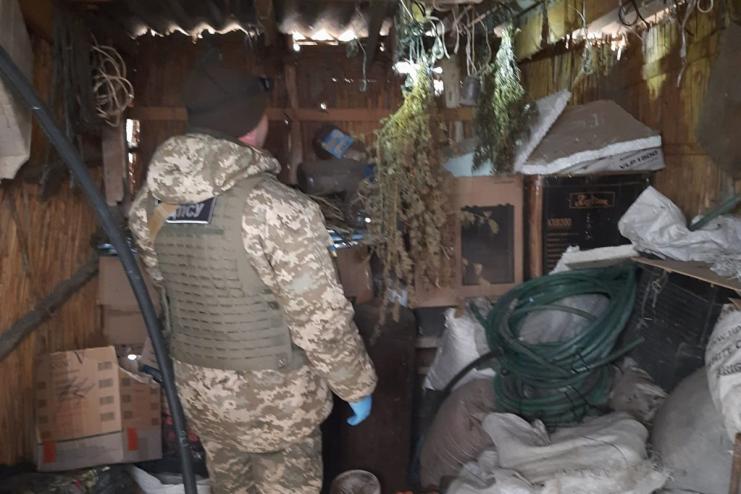 На Одещині бабця хотіла допомогти онуку уникнути відповідальності і розтопила піч наркотиками 